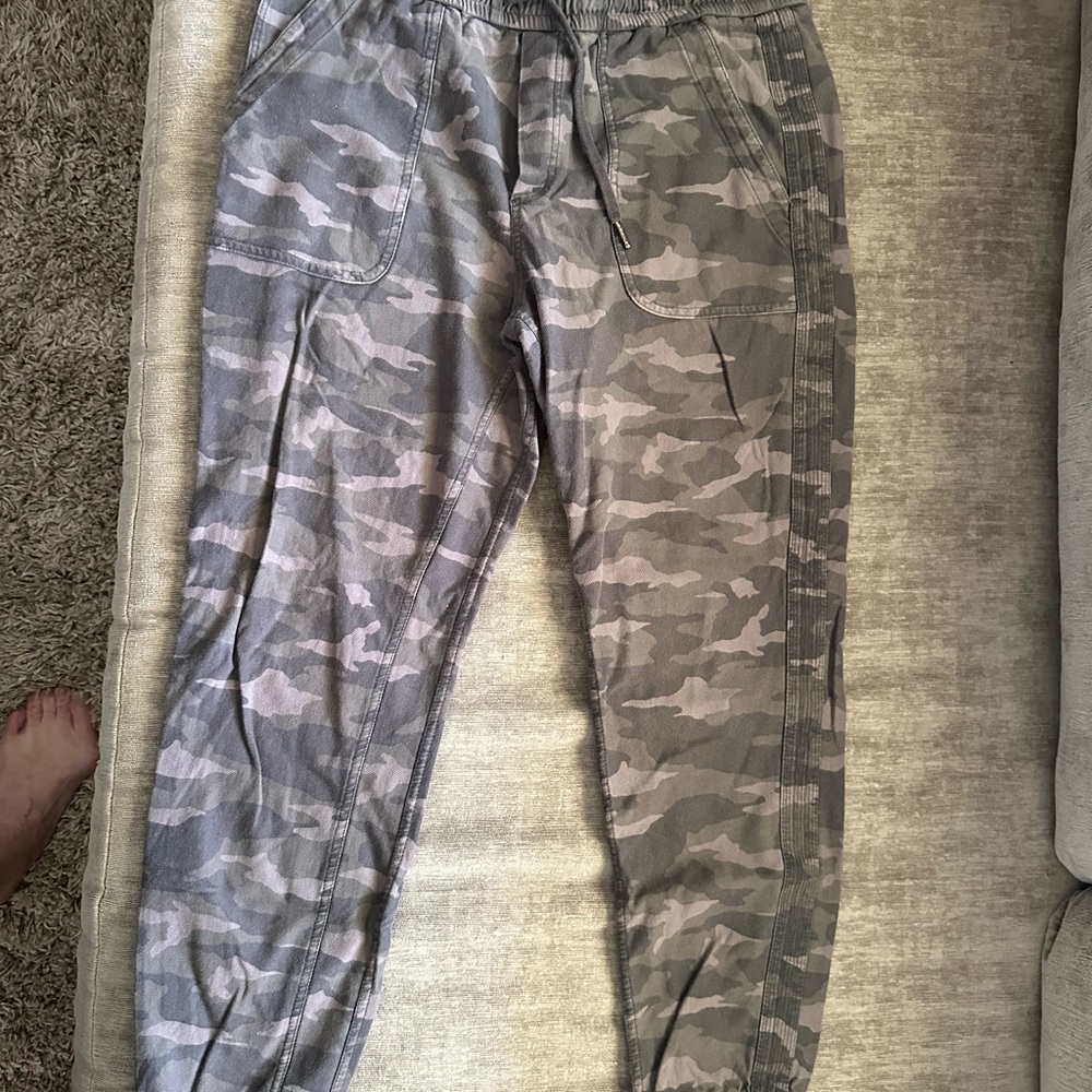 Athleta Farallon Jogger - Camo Size12
